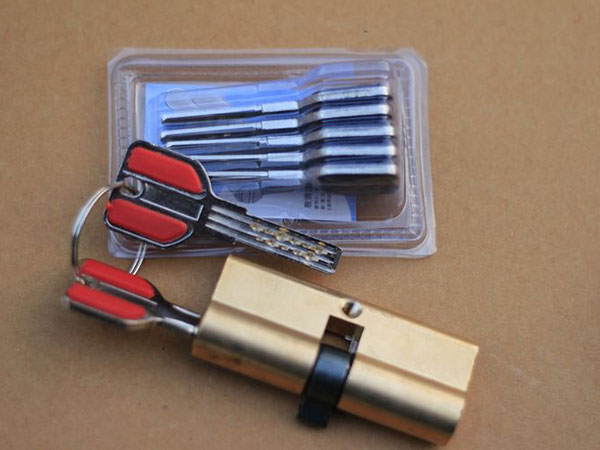 双鸭山24小时上门开锁公司